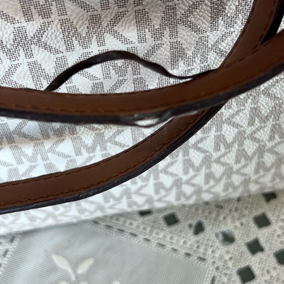 NWT Michael Kors Jet Set Travel Shoulder Bag With MK Print - Picture 8 of 9